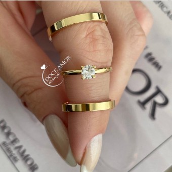 Par de Alianças em Prata 950 	Banho Ouro 18K  2mm Modelo: DA-027-1  Solitário Tradicional